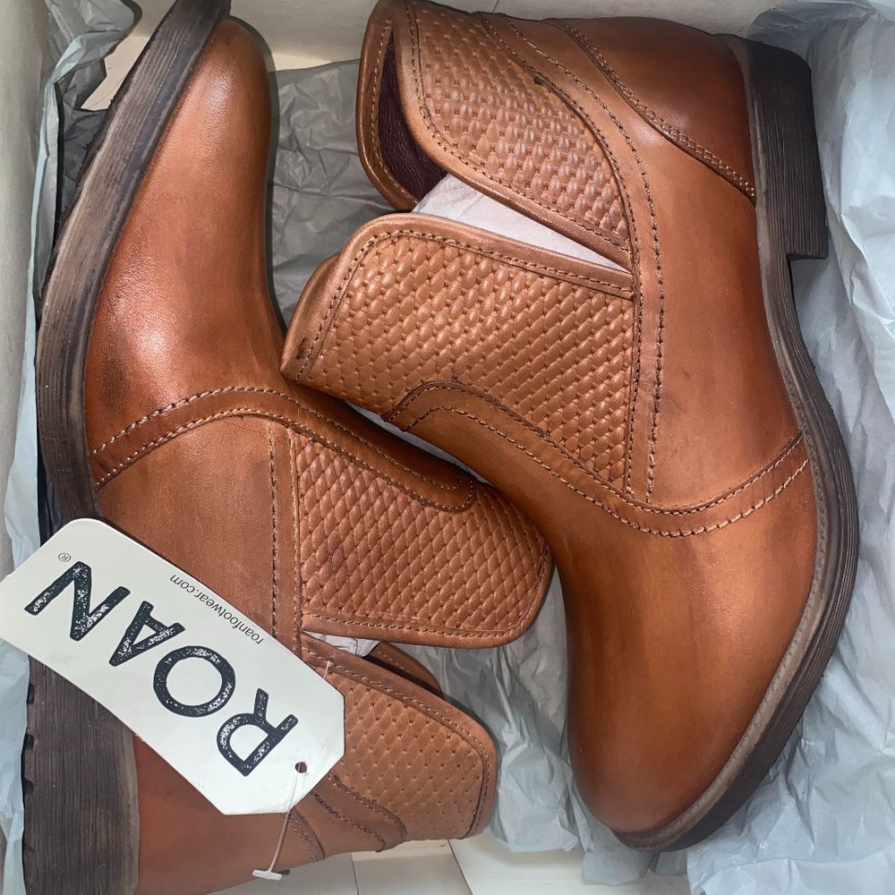 NEW/ ROAN gossip tan napa short leather boots, size 9.5 for women.